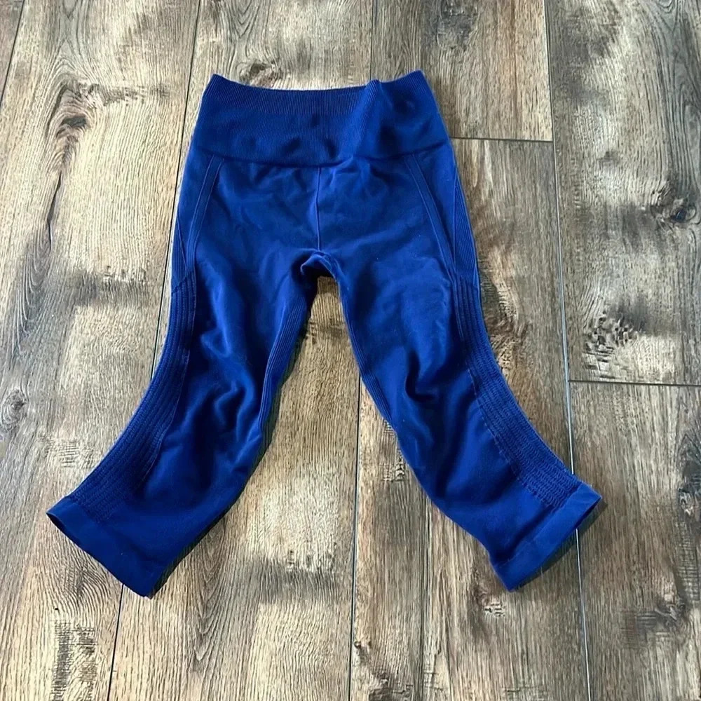 Lululemon Ebb and Flow Seamless Crop Leggings Blue Size 6
